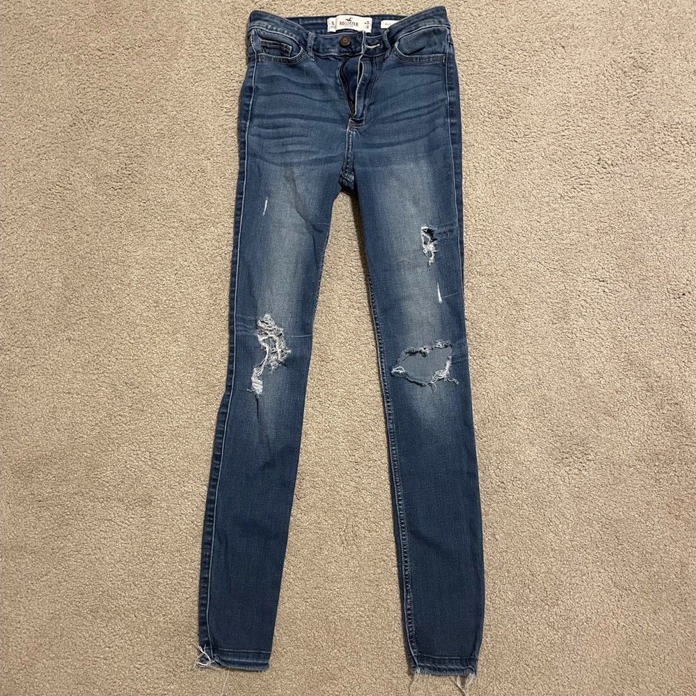 hollister ripped skinny jeans